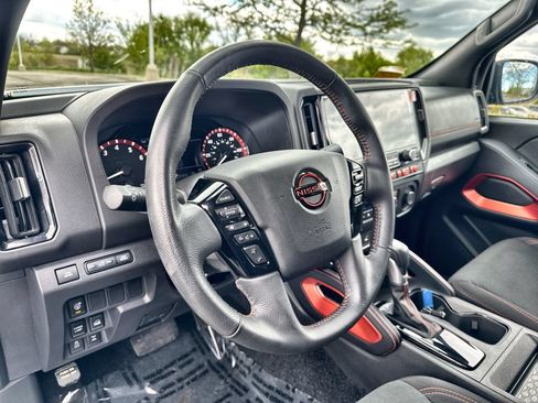 Used 2025 Nissan Frontier PRO-4X AWD/4WD image 22