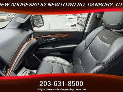 Used 2019 Cadillac Escalade ESV Luxury AWD/4WD image 25