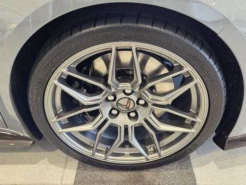 Used 2025 Chevrolet Corvette Z06 image 12