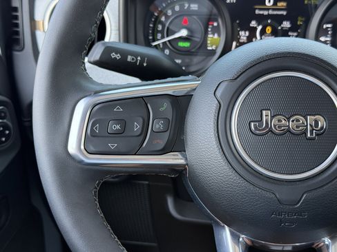 Used 2025 Jeep Wrangler Unlimited Sahara AWD/4WD image 20