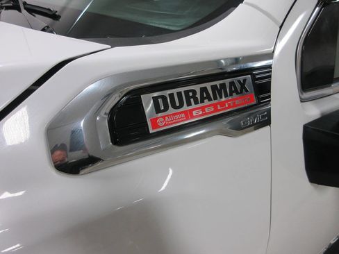 Used 2021 GMC Sierra 2500 SLT w/ SLT Preferred Package image 14