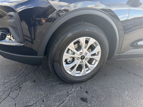 Used 2025 Ford Escape Active w/ Cold Weather Package AWD/4WD image 9
