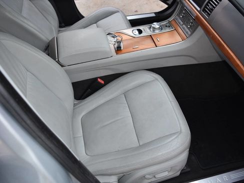 Used 2009 Jaguar XF Luxury image 40