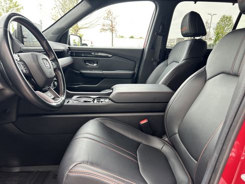 Used 2025 Honda Pilot TrailSport image 14