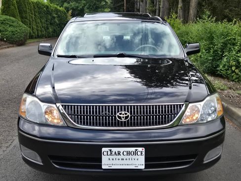Used 2000 Toyota Avalon XLS FWD image 8