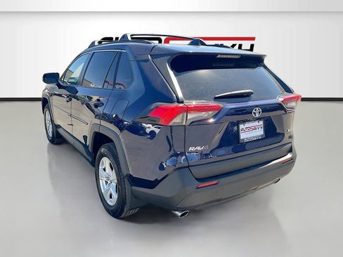 Used 2021 Toyota RAV4 XLE w/ Convenience Package FWD image 5