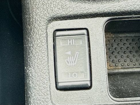 Used 2019 Nissan Rogue SV FWD image 22