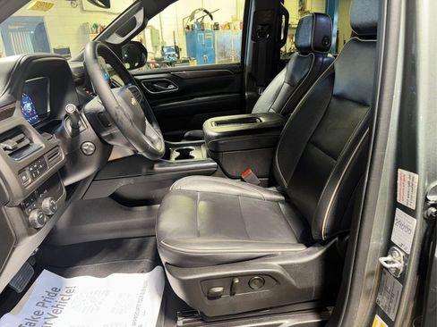 Used 2023 Chevrolet Suburban Premier image 45