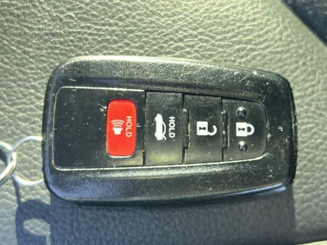 Used 2020 Toyota Camry SE w/ Convenience Package FWD image 21