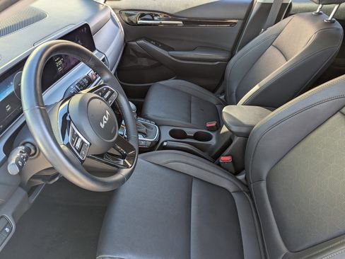 Certified 2025 Kia Seltos EX w/ EX Sunroof Package image 20