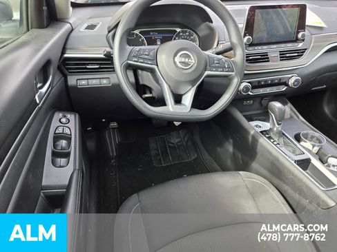 Used 2025 Nissan Altima 2.5 SV FWD image 19