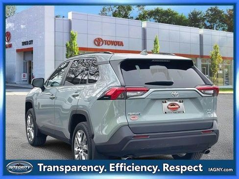 Certified 2021 Toyota RAV4 XLE Premium image 7