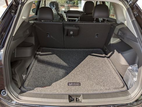 New 2025 Volkswagen Tiguan SE image 25