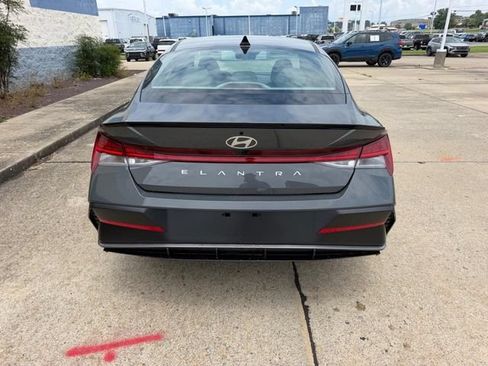 New 2026 Hyundai Elantra SEL Sport Premium FWD image 4