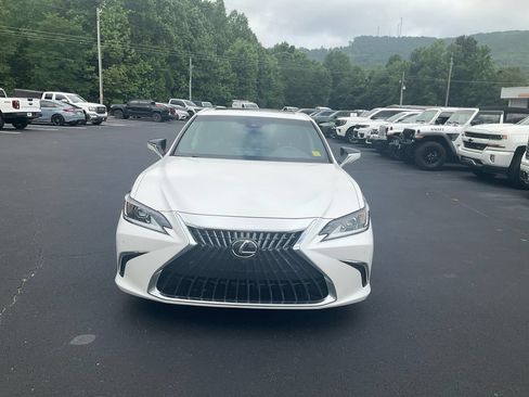 Used 2024 Lexus ES 300h w/ Technology Package FWD image 2