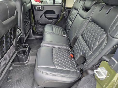 Used 2021 Jeep Wrangler Unlimited Rubicon AWD/4WD image 11