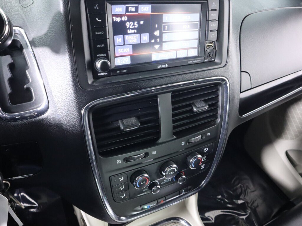 Used 2019 Dodge Grand Caravan SXT FWD image 15