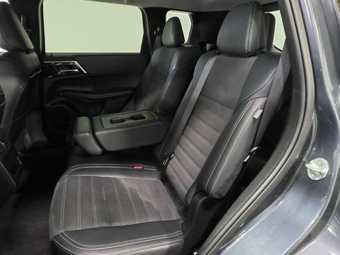 Used 2024 Mitsubishi Outlander SE AWD/4WD image 17