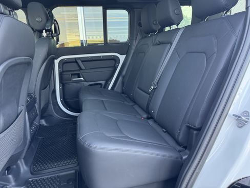 Certified 2025 Land Rover Defender 110 X-Dynamic SE AWD/4WD image 27