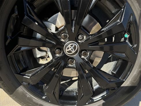 Used 2024 Toyota RAV4 SE image 9