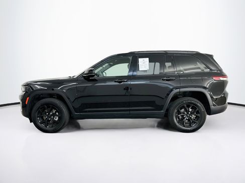 Used 2024 Jeep Grand Cherokee Altitude AWD/4WD image 4