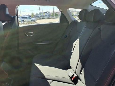 Used 2025 Kia K4 LXS image 17