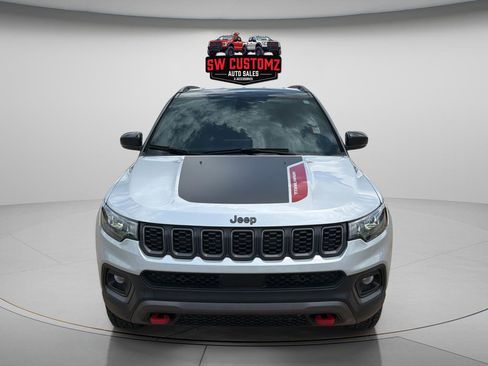 Used 2025 Jeep Compass Trailhawk AWD/4WD image 2