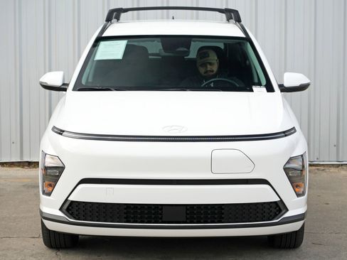 Used 2025 Hyundai Kona SEL image 46