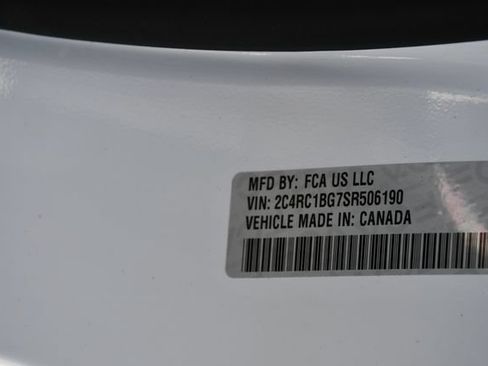 Used 2025 Chrysler Pacifica Select FWD image 28