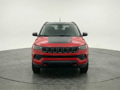 Used 2025 Jeep Compass Trailhawk AWD/4WD image 2