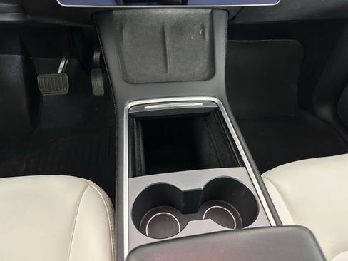Used 2022 Tesla Model Y Long Range image 18