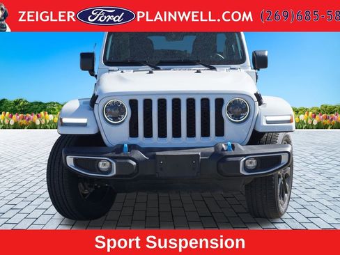 Used 2023 Jeep Wrangler Unlimited Sahara w/ Cold Weather Group AWD/4WD image 8