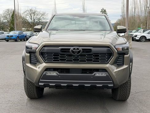 Used 2024 Toyota Tacoma TRD Off-Road w/ TRD Off Road Premium Package image 9