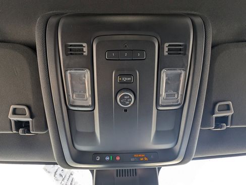 Used 2024 Chevrolet Suburban LT image 33