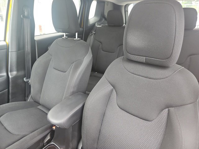 Used 2018 Jeep Renegade Altitude w/ UConnect 8.4 Nav Group FWD image 14