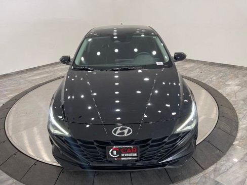 Used 2022 Hyundai Elantra SEL w/ Convenience Package image 2