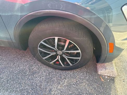 Used 2021 Volkswagen Tiguan SE image 7