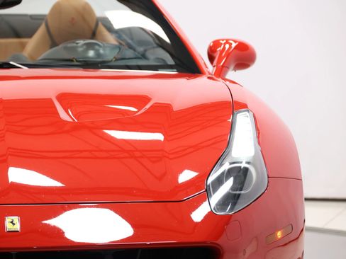 Used 2015 Ferrari California T image 98