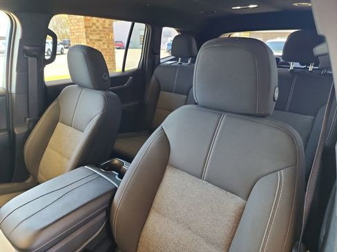 Used 2025 GMC Acadia Elevation image 11