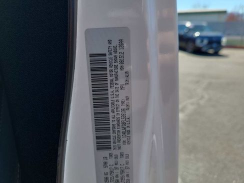 Used 2015 Jeep Wrangler Unlimited Rubicon w/ Connectivity Group image 29