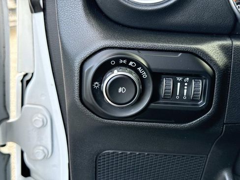 Used 2021 Jeep Wrangler Unlimited Sahara image 31