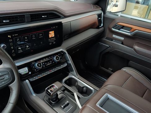 Used 2022 GMC Sierra 1500 Denali AWD/4WD image 19