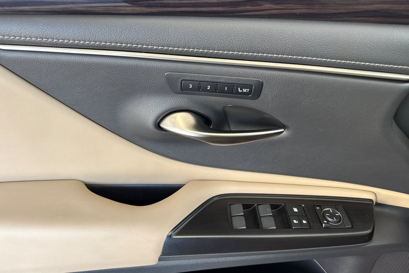 Used 2019 Lexus ES 350 w/ Premium Package FWD image 12