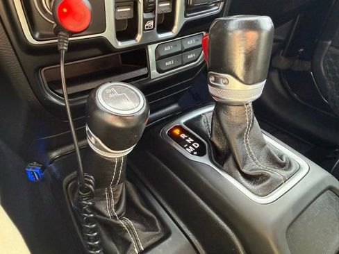 Used 2021 Jeep Gladiator Overland image 28