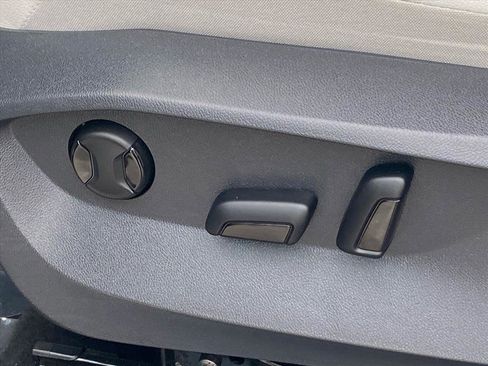 Certified 2023 Volkswagen Tiguan SE image 13