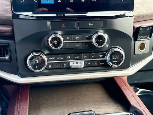 Used 2022 Ford Expedition Max Limited image 17