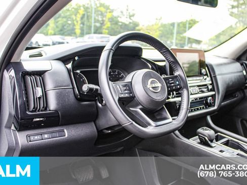 Used 2024 Nissan Pathfinder SV FWD image 24