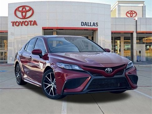 Used 2021 Toyota Camry SE image 1