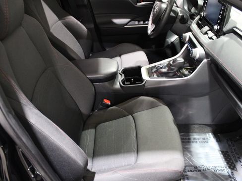Used 2022 Toyota RAV4 SE w/ Weather & Moonroof Package AWD/4WD image 37