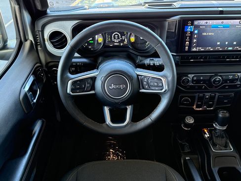 Used 2024 Jeep Wrangler Unlimited Sahara AWD/4WD image 22